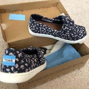 NIB Tiny 9 TOMS Classic